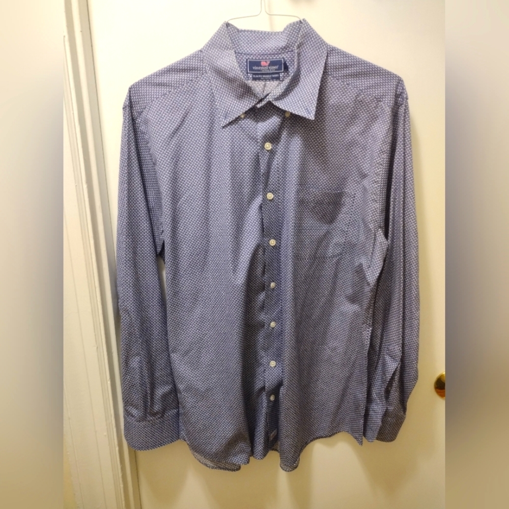 Large Men's Vineyard Vines button down shirt